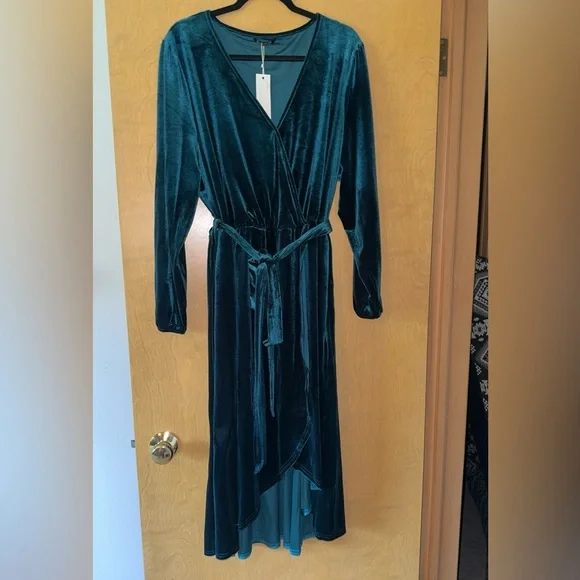 Green velvet wrap dress - Picture 1 of 2